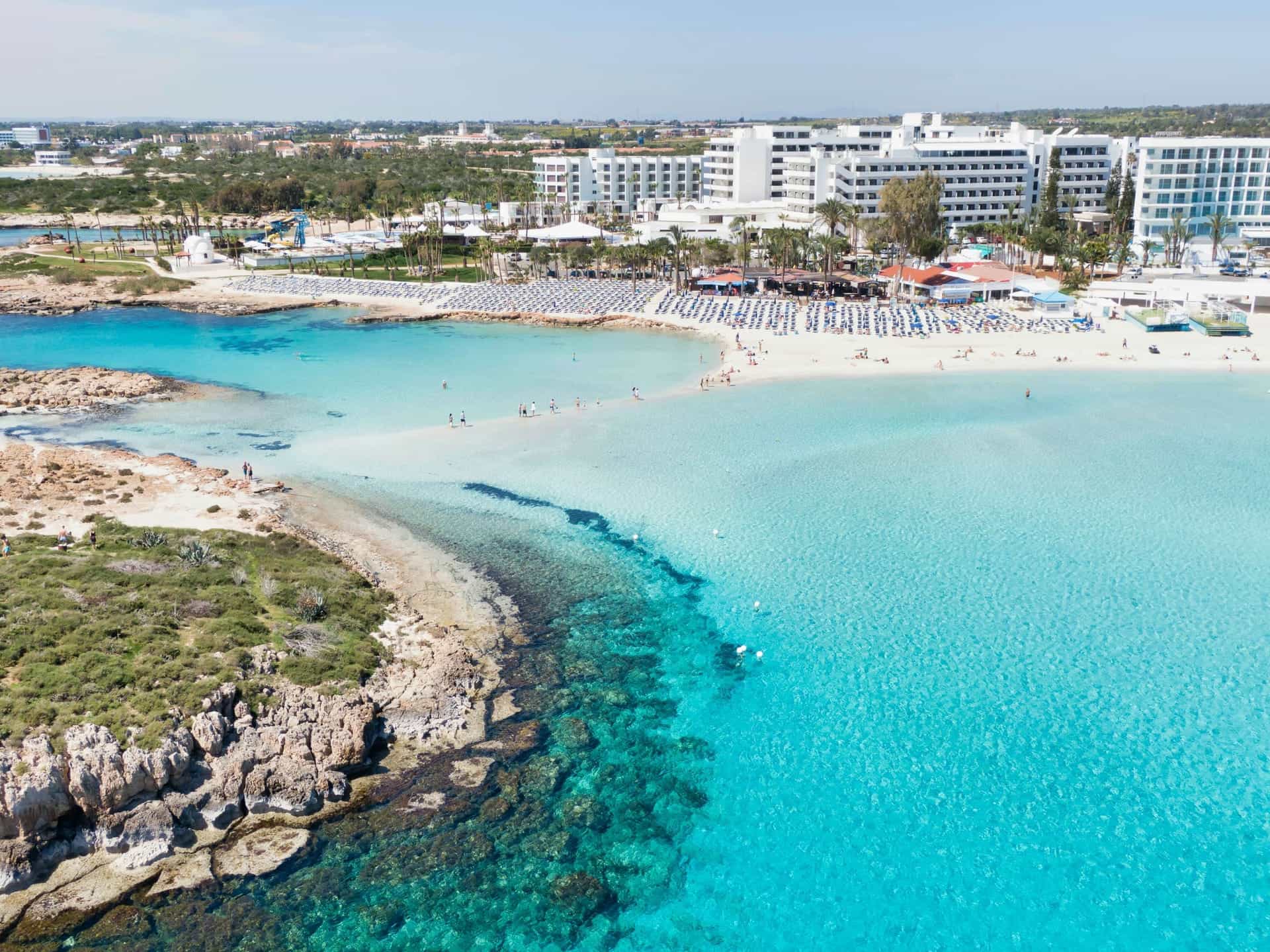 Vita da expat a Cipro con mare cristallino